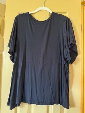 Old Navy black luxe tee w/ flowy sleeves